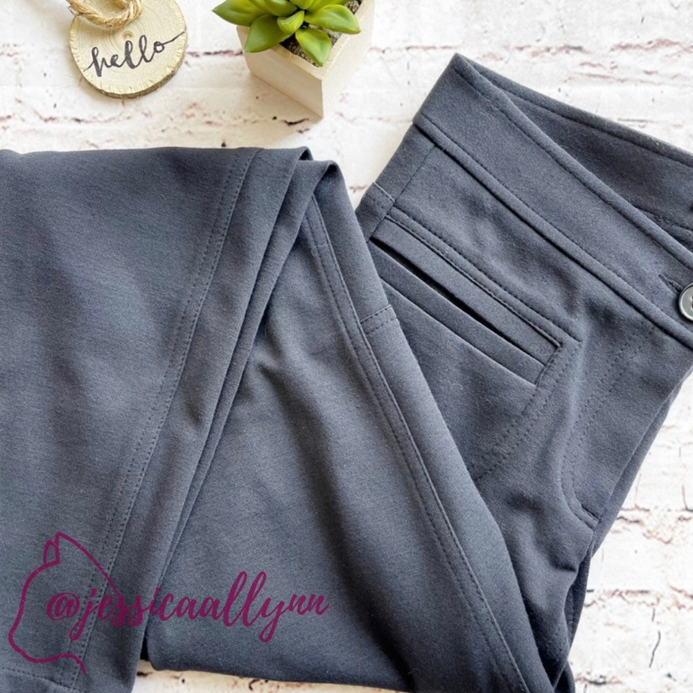 Theory | heavy knit leggings front pocket detail 2